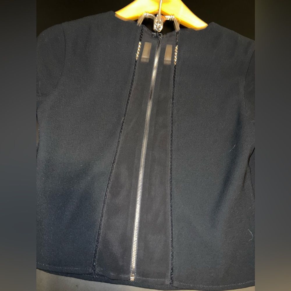 Sam Edelman Solid Black Back Zip Crop Top Size Xs… - image 6